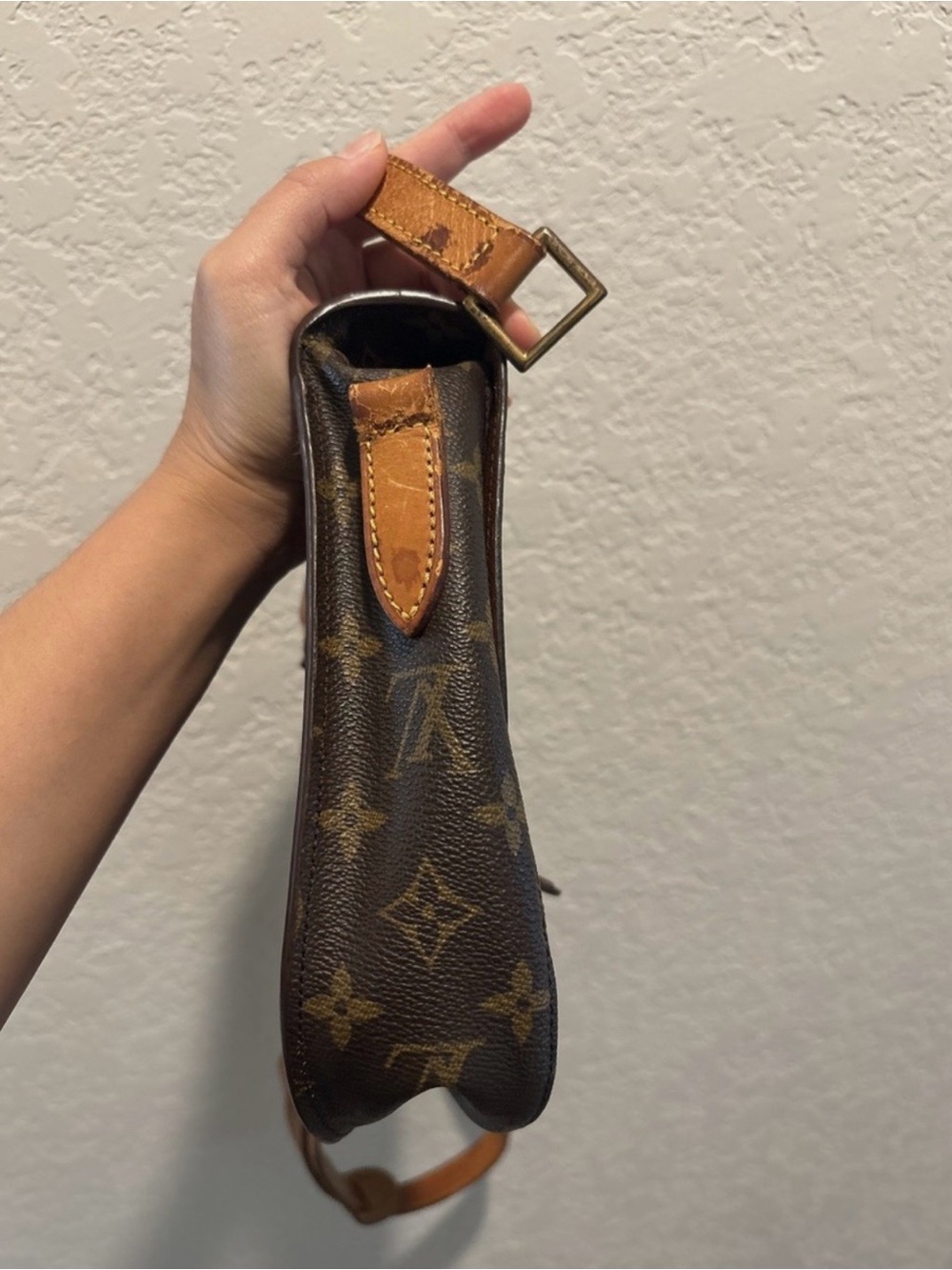 Louis Vuitton GM Saint Cloud Brown Monogram Crossbody Bag - Picture 4 of 14